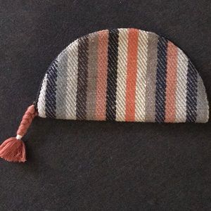 Universal threads clutch/wallet